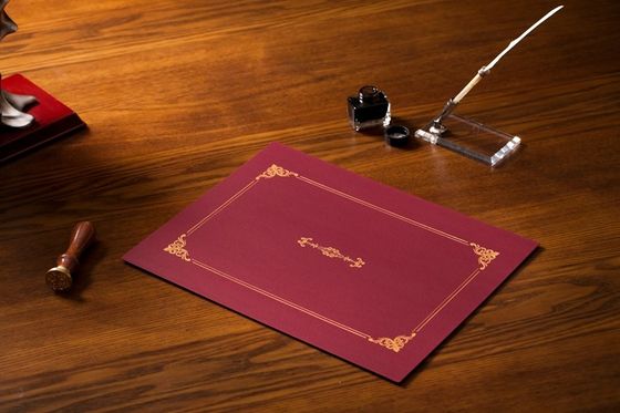 Tenedor rojo chino del papel del certificado, cubiertas rellenadas de sellado calientes del certificado