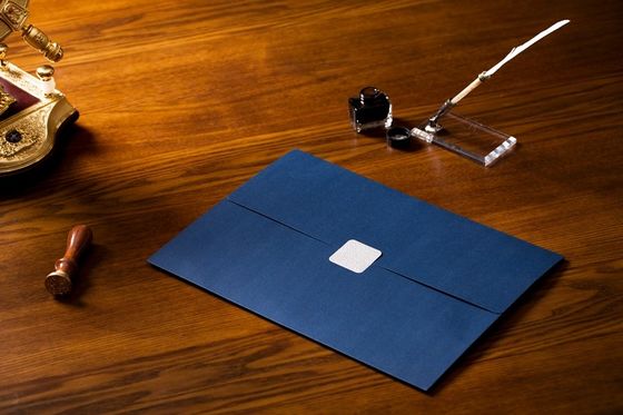 Las carpetas de sellado calientes de plata de la presentación del premio, reúnen el tenedor azul del archivo de certificado